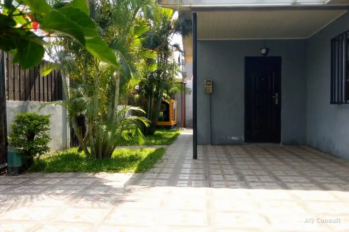 Vivenda T3 com piscina, Camama